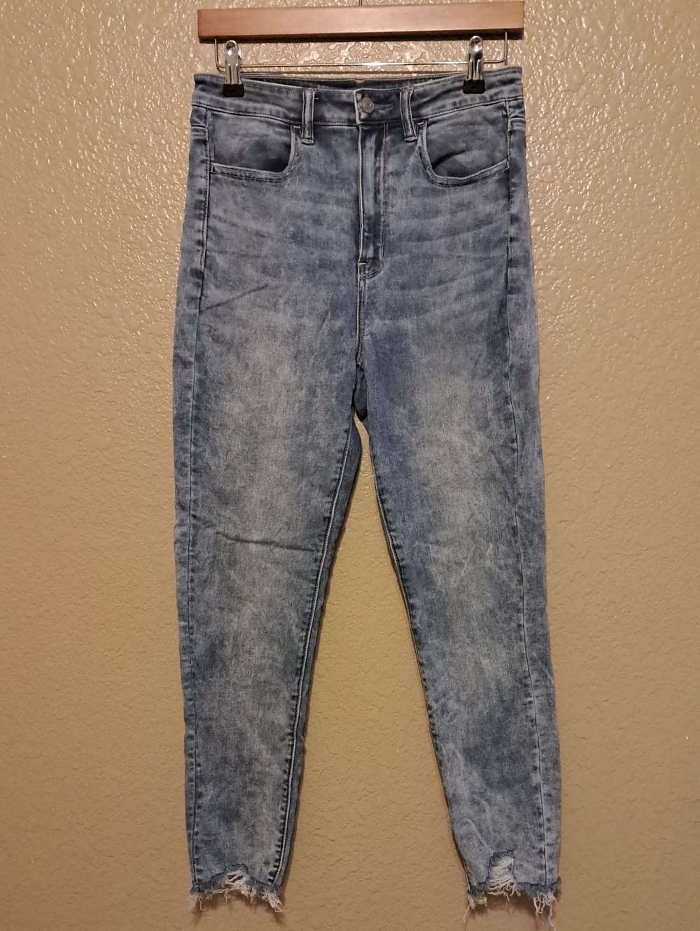 American Eagle Outfitters High-Rise Washed Light Blue Skinny Jeans. Size 8